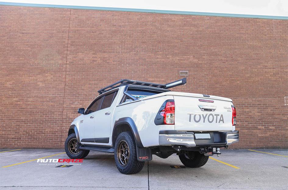 TOYOTA HILUX N80 4WD TECH BRONZE